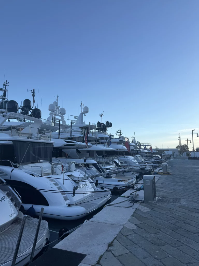 Prestation haut de gamme de massage à bord de votre yacht sur Nice à Port Lympia